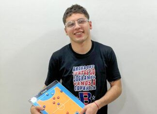 BENJA DI CARLO, DT DE LA TERCERA AFA CAMPEONA